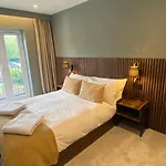 Luxury 2 Bedroom Apartment W/ Free Parking